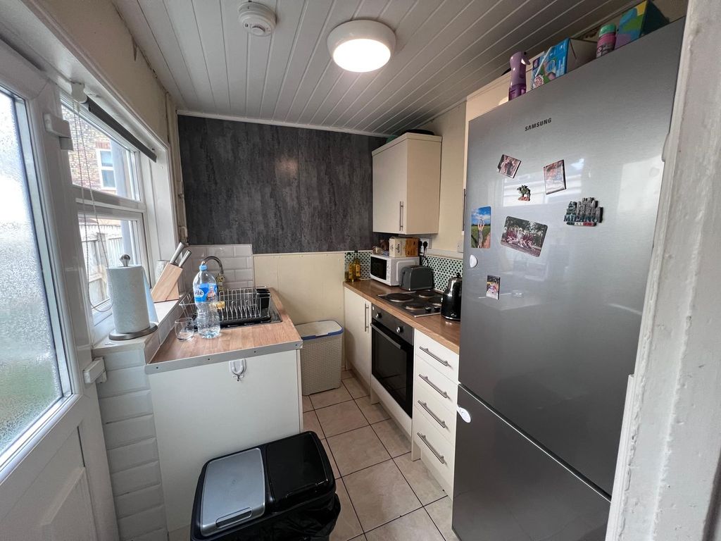 Property photo 2 of 9 Bedroom 1