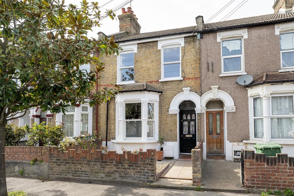 Property photo 1 of 41 Kingsland Road, E13