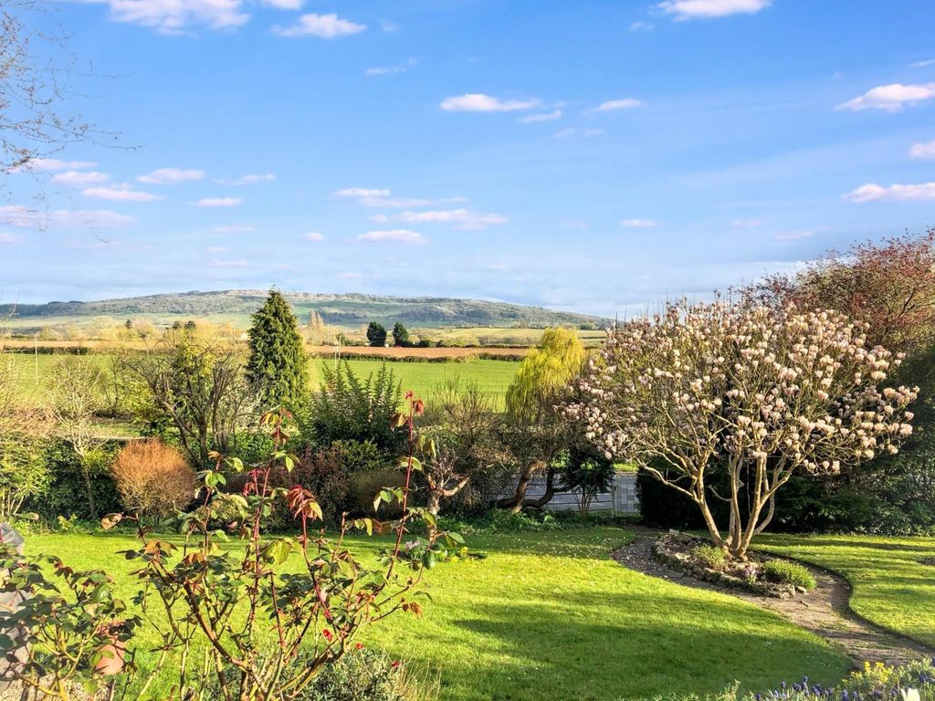 Property photo 3 of 34