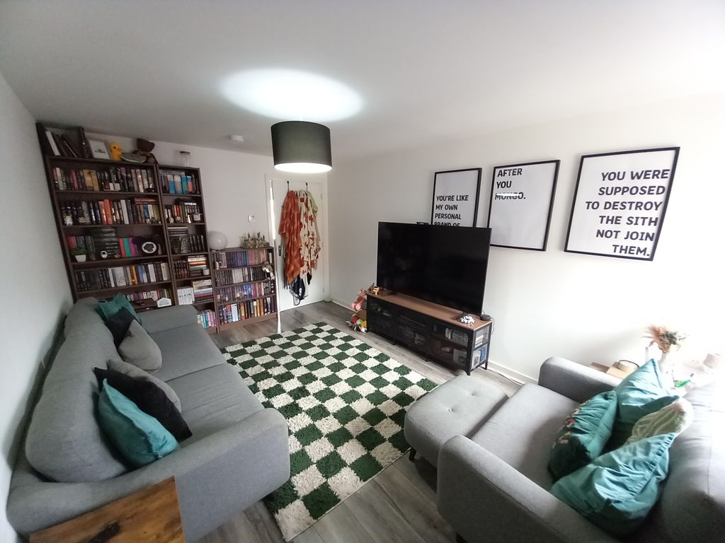 Property photo 2 of 13 Lounge