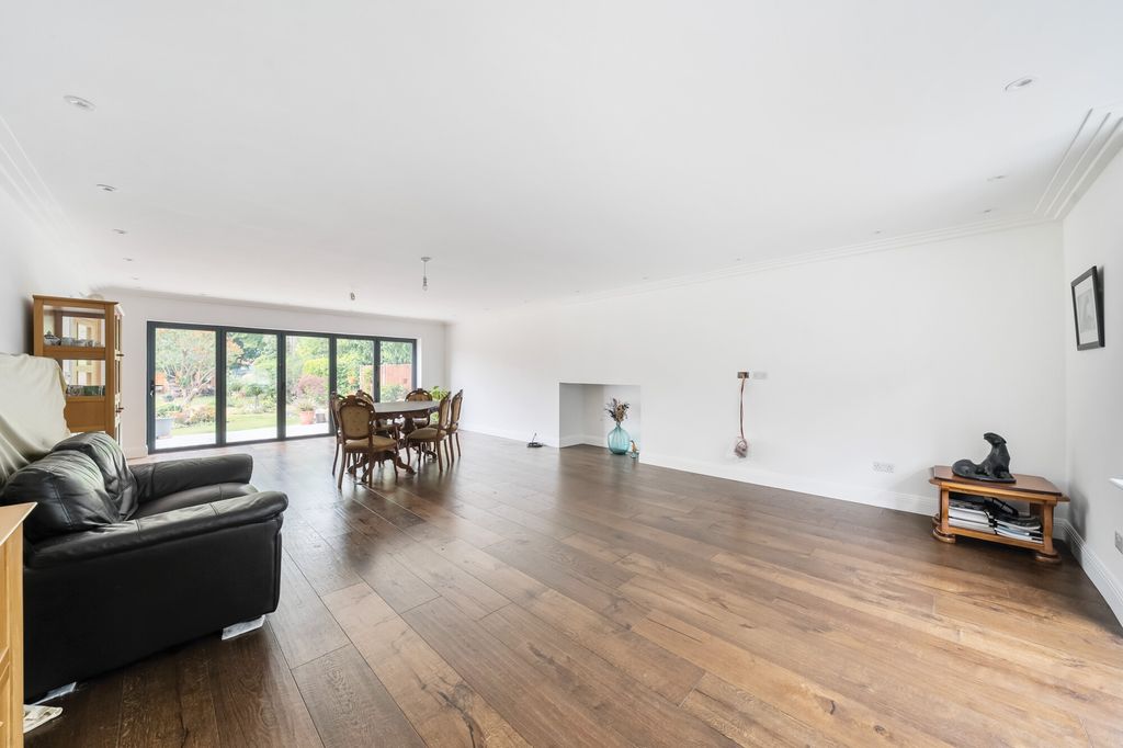 Property photo 3 of 11