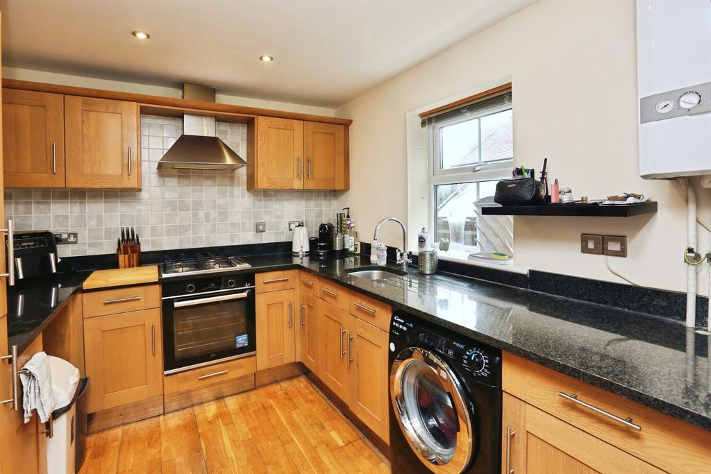 Additional image 8 of 2 bed flat for saleThe Avenue, Fareham PO14