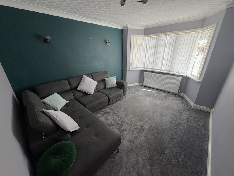 Property photo 3 of 25 Lounge