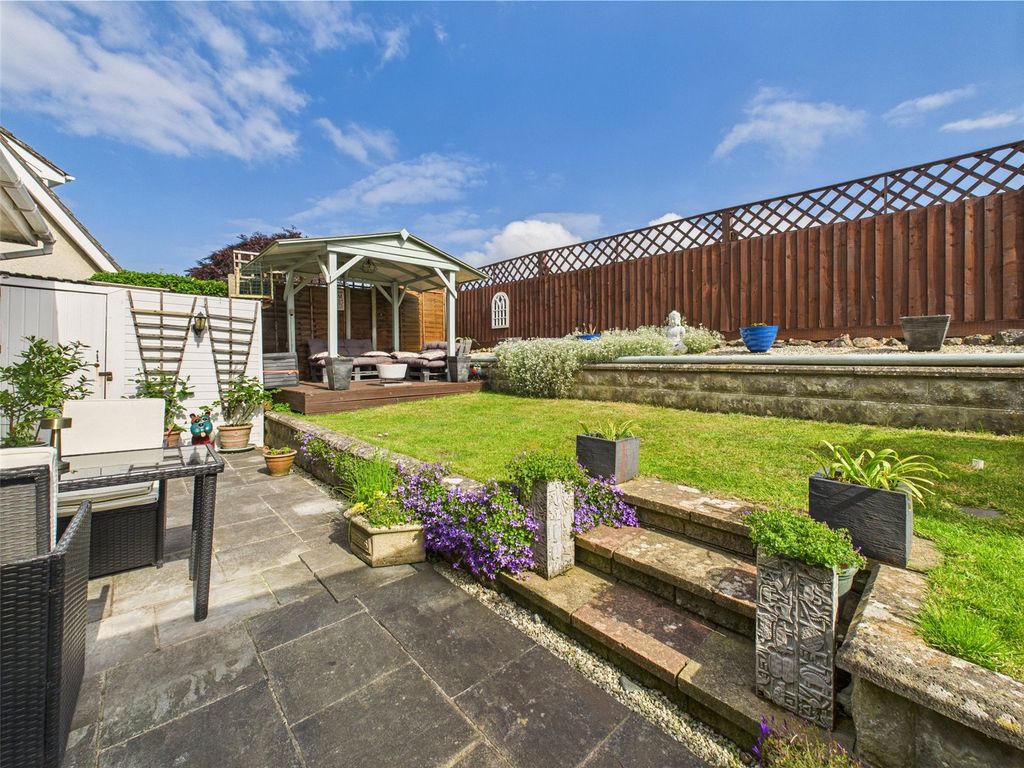 Property photo 2 of 17 Picture No. 11