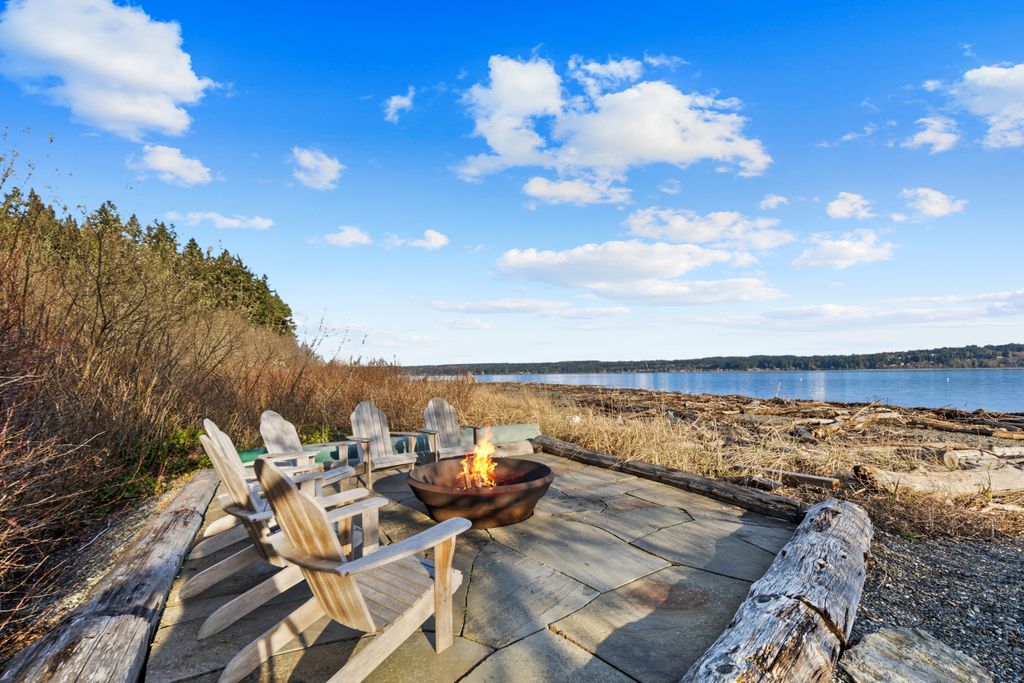 Property photo 2 of 81