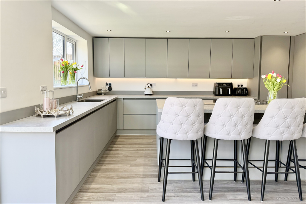 Property photo 3 of 47 Kitchen/Breakfast