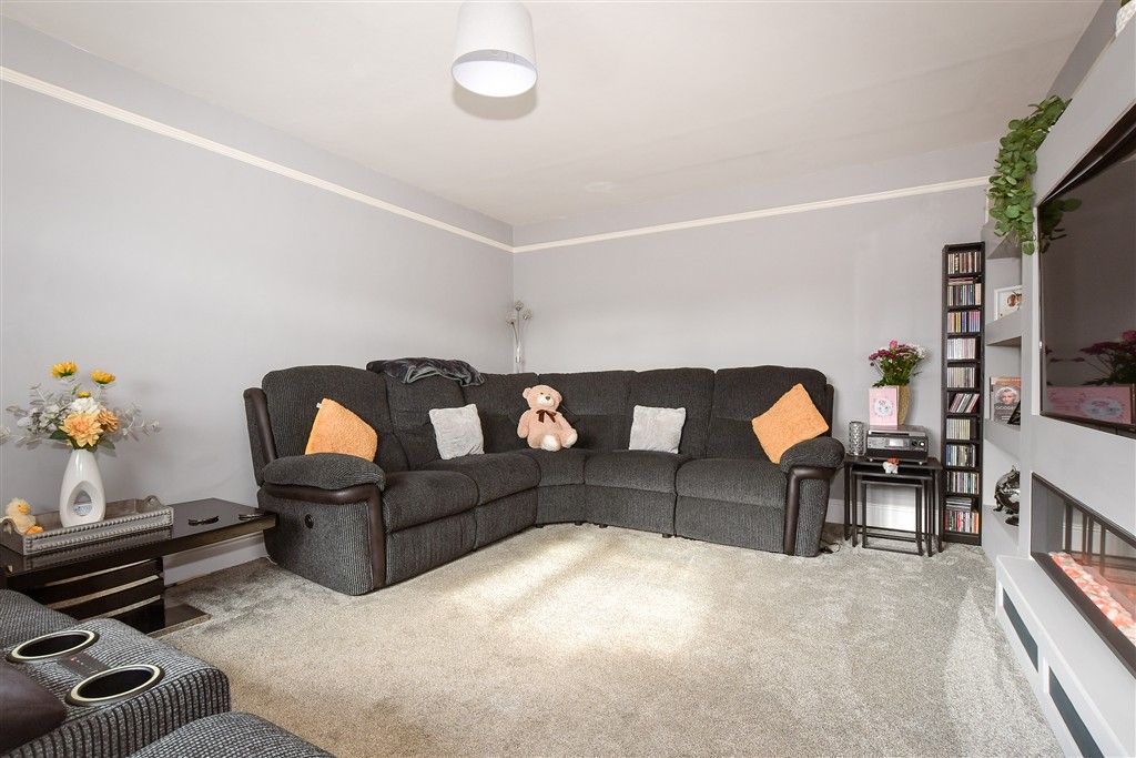 Property photo 1 of 12 Lounge