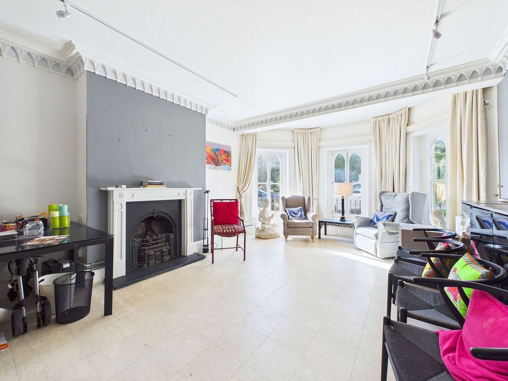 Property photo 2 of 26