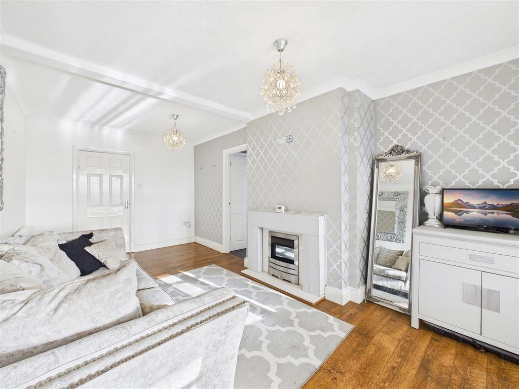 Property photo 3 of 19 Cam05476G0-Pr0093-Still014.Jpg