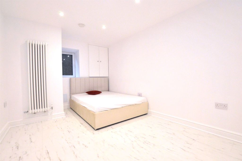 Property photo 3 of 9 Bedroom