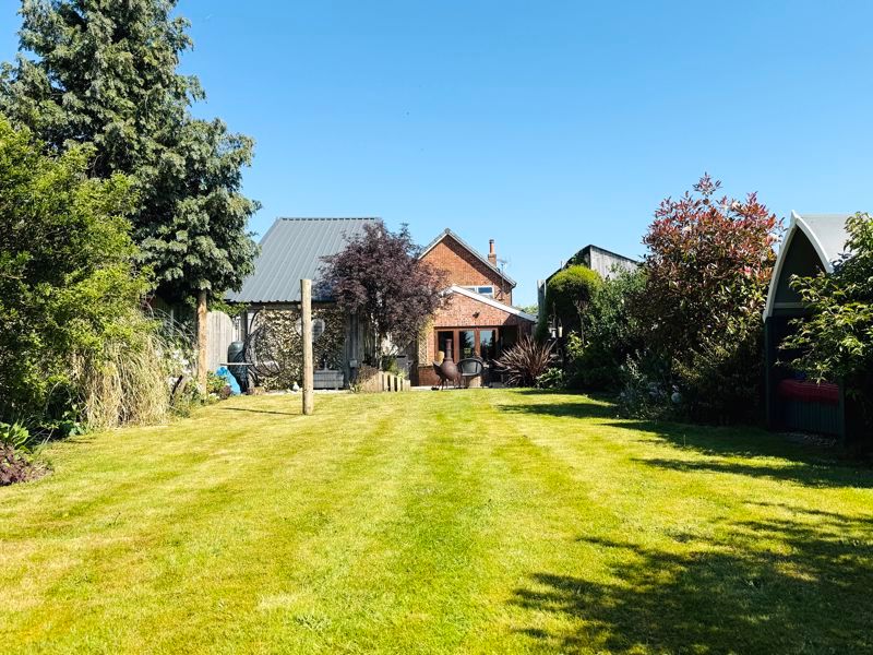 Property photo 3 of 30 Photo 94