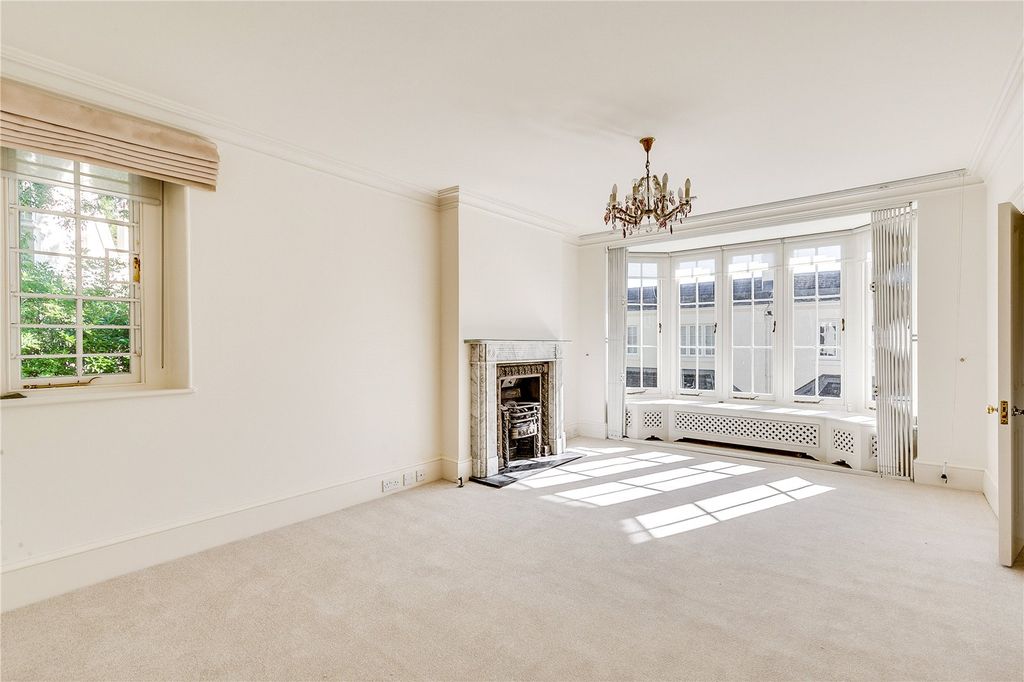 Property photo 2 of 23