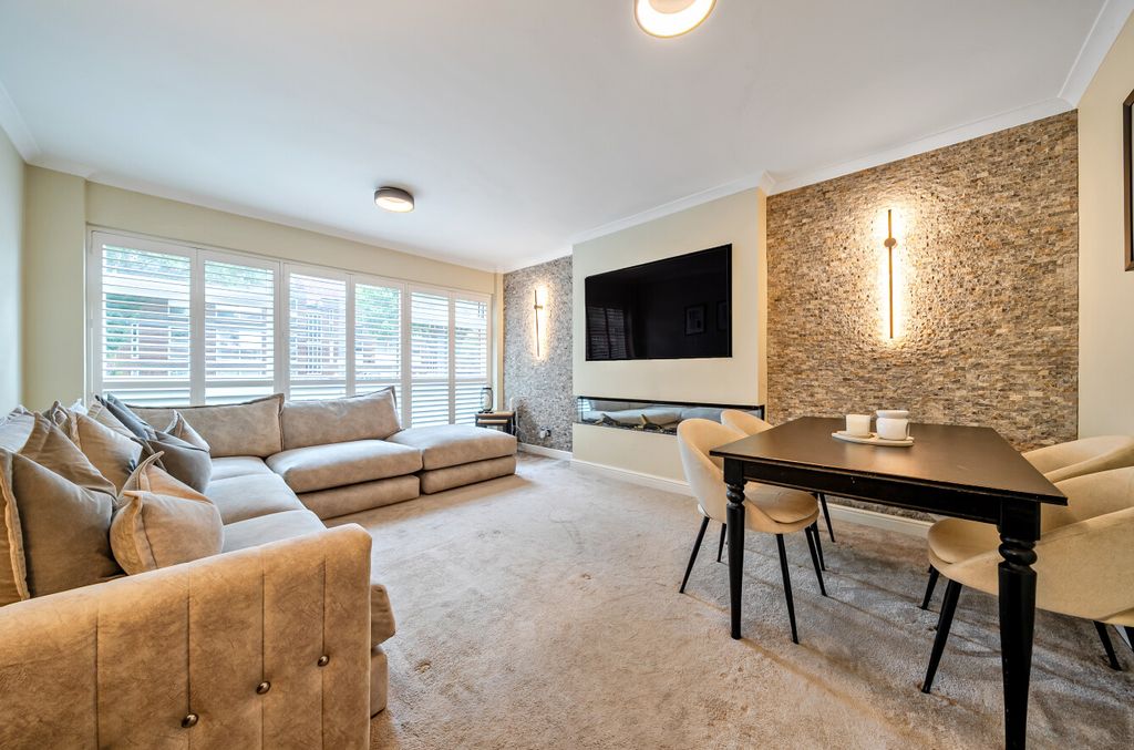 Property photo 2 of 13 Lounge7