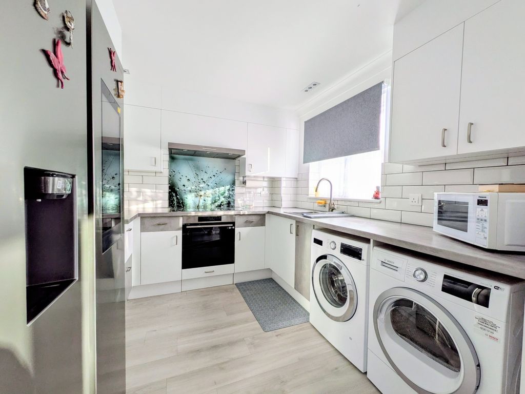 Property photo 3 of 17 1000004957