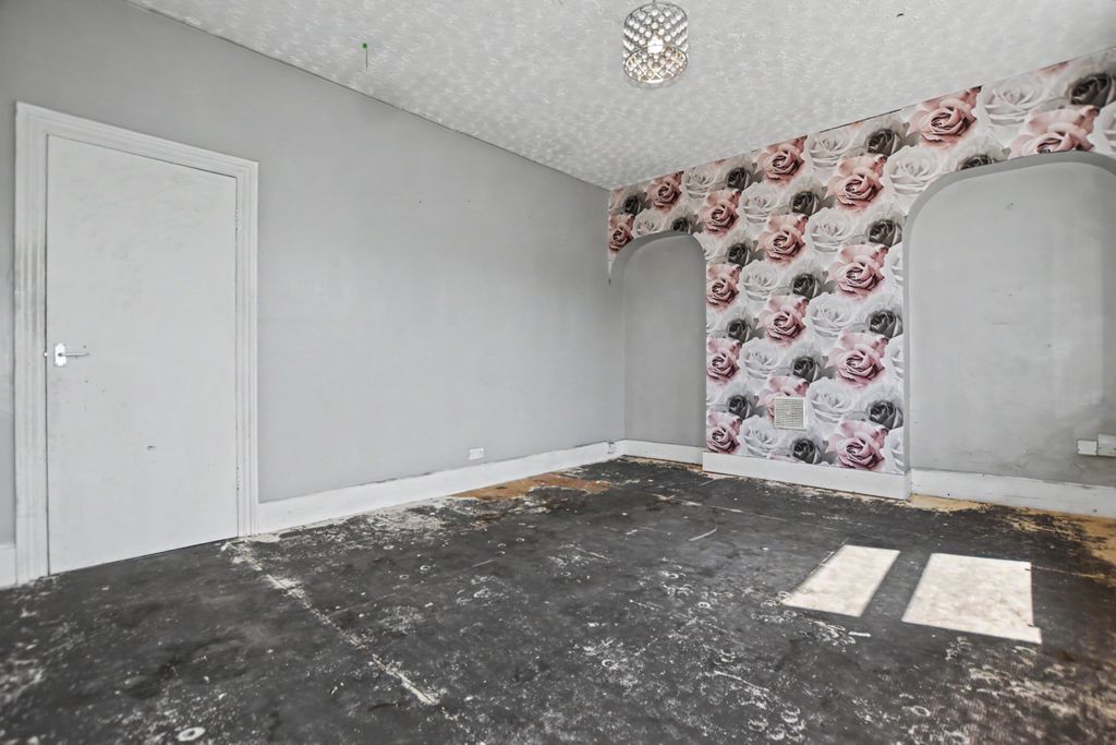 Property photo 3 of 13 Flat A, 61 Sundorne Road, Charlton, London, Se7 7Pr