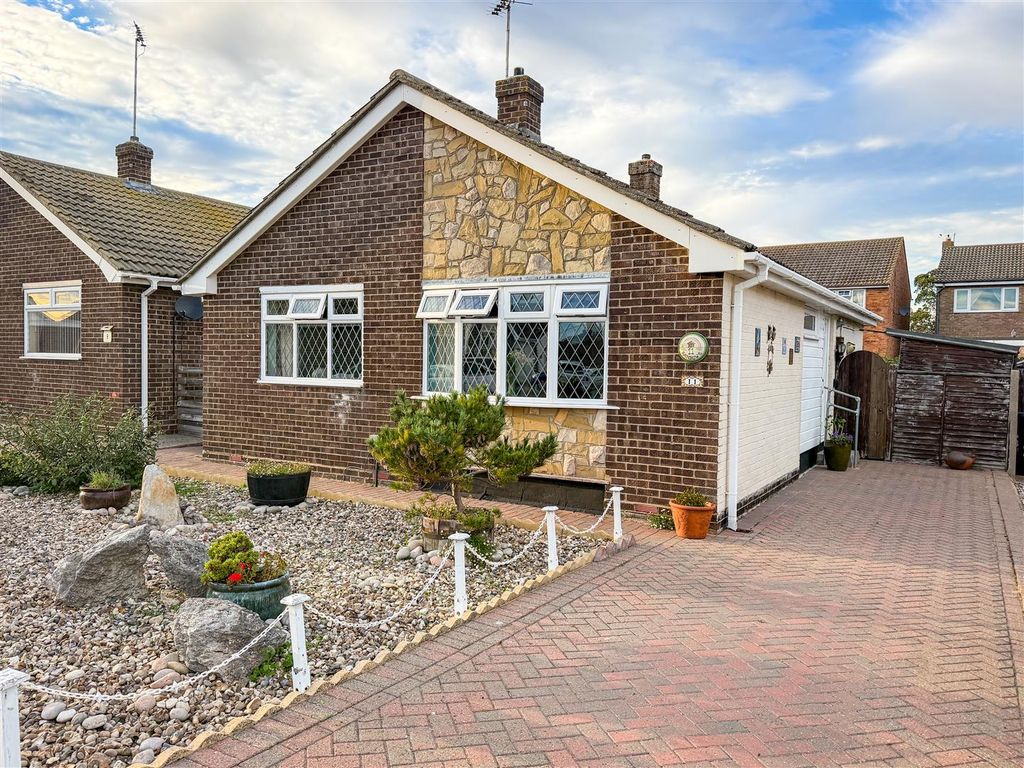 Property photo 1 of 21 Outside - Front