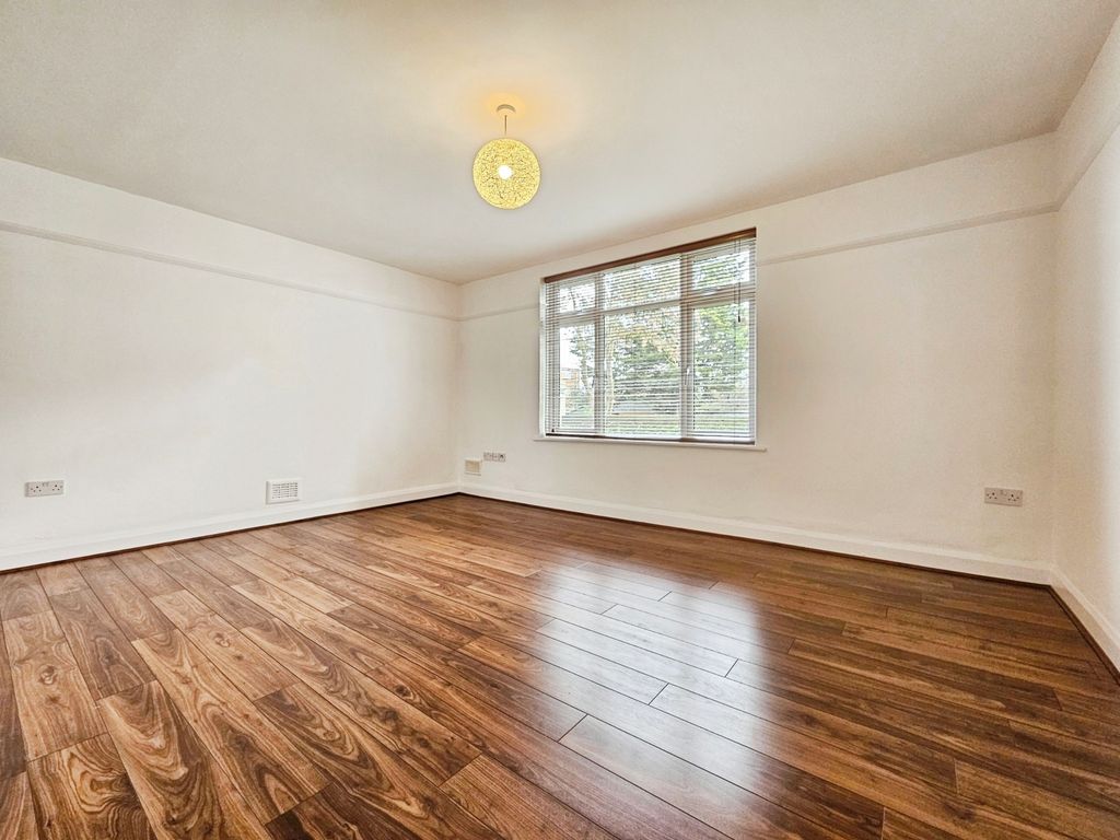 Property photo 3 of 19 Gallery