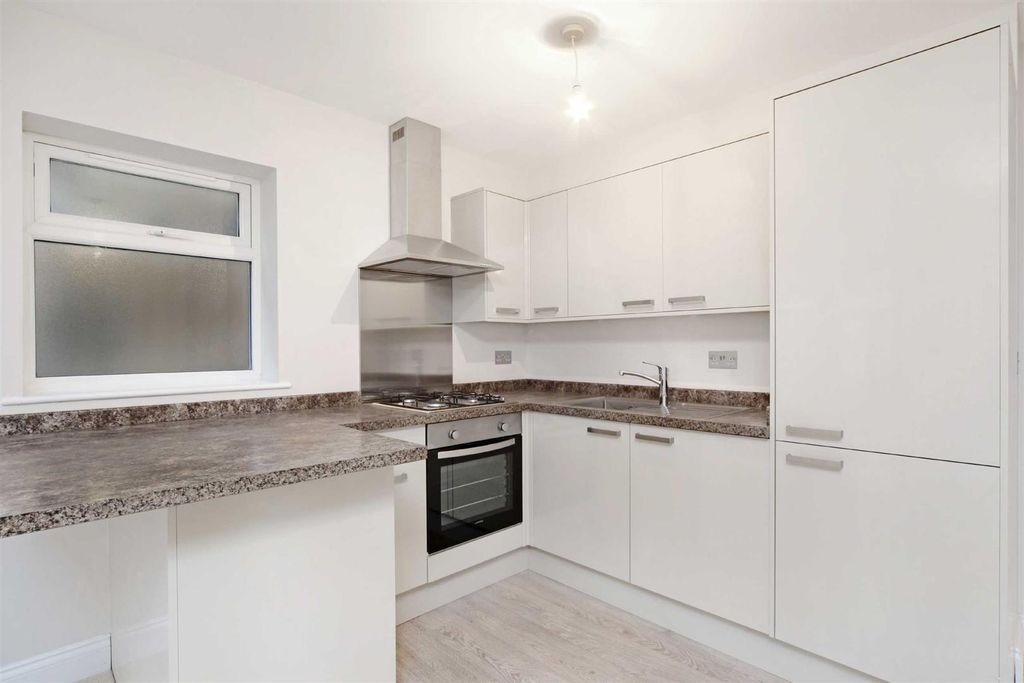 Property photo 3 of 6 Coopers Estate Agents