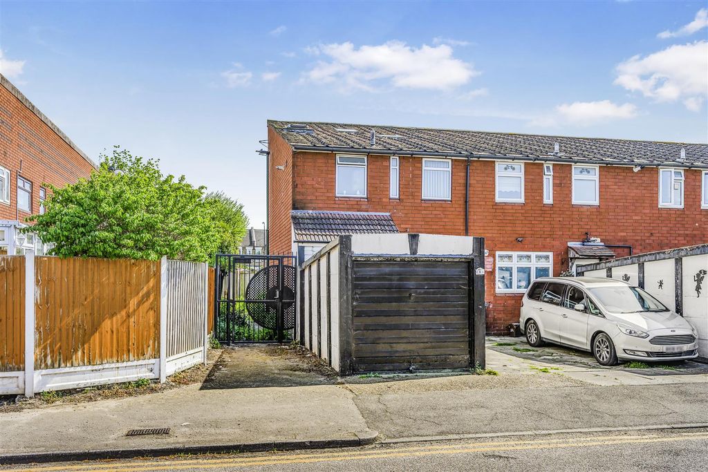 Property photo 3 of 17