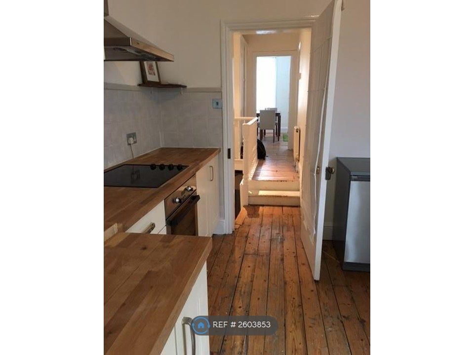 Property photo 3 of 6 Kitchen
