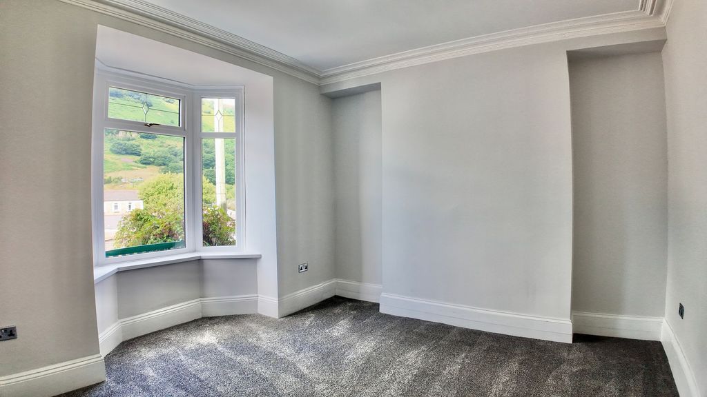 Property photo 2 of 30