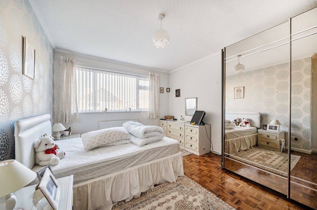 Property photo 3 of 22 3 - 1387552-20-693047...