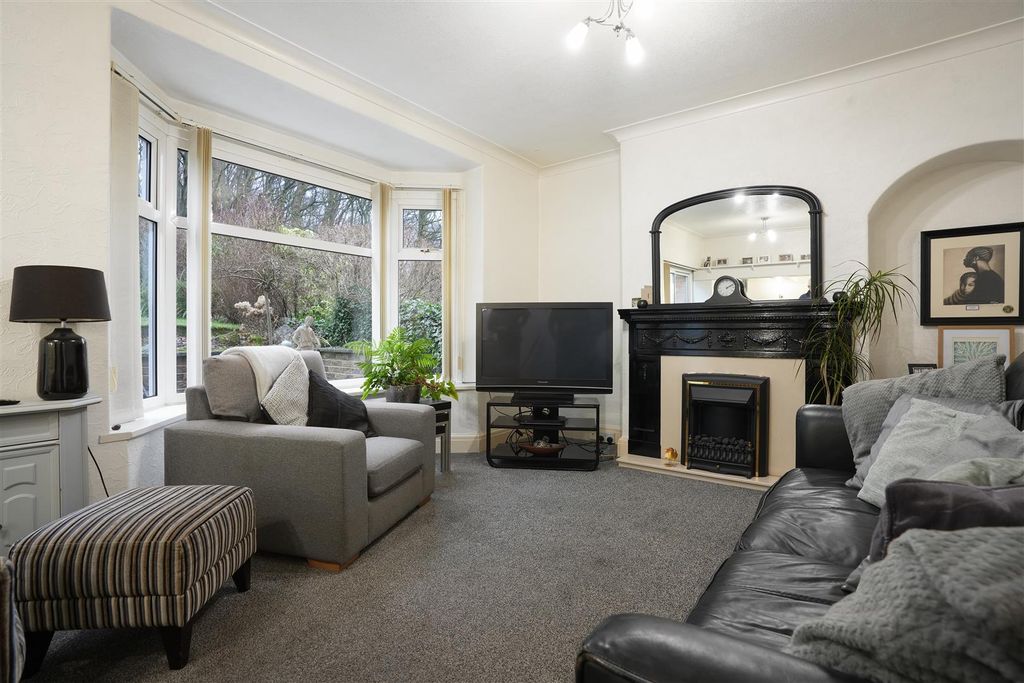 Property photo 3 of 17 Living Room 1.Jpg