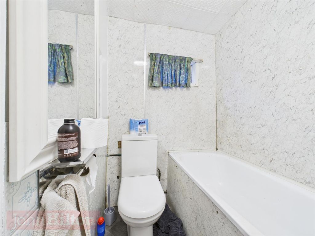 Property photo 2 of 14 Cam02534G0-Pr0615-Still010.Jpg