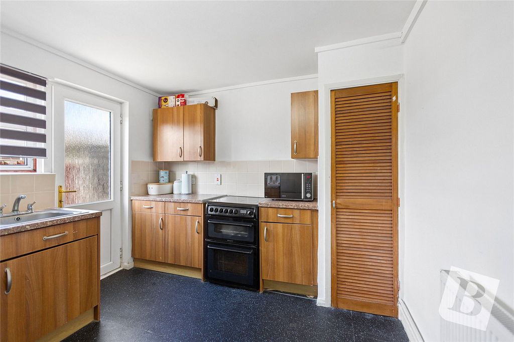 Property photo 2 of 12 Kitchen