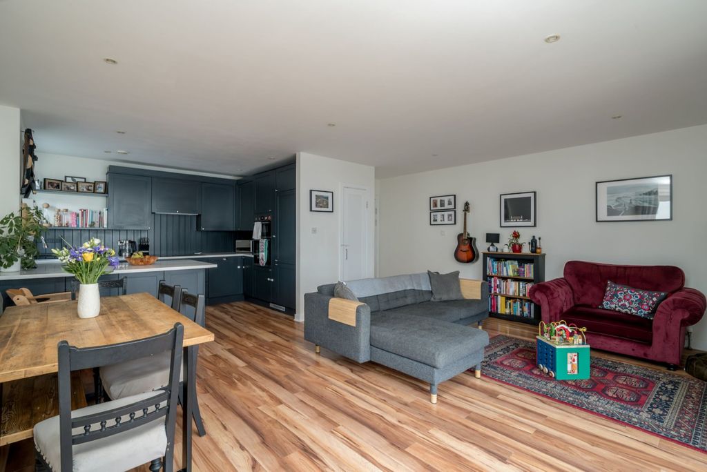 Property photo 2 of 27 Picture 2