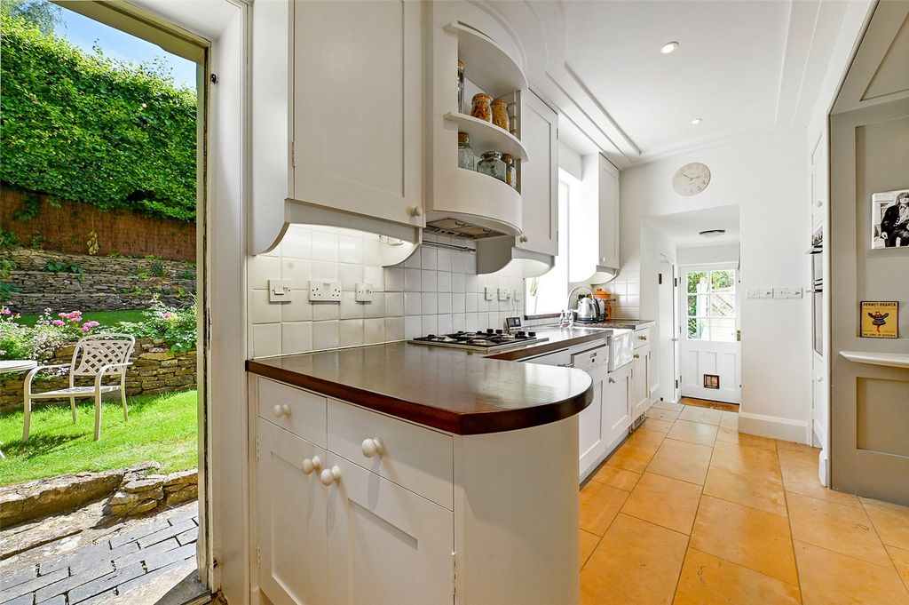 Property photo 3 of 14 Kitchen
