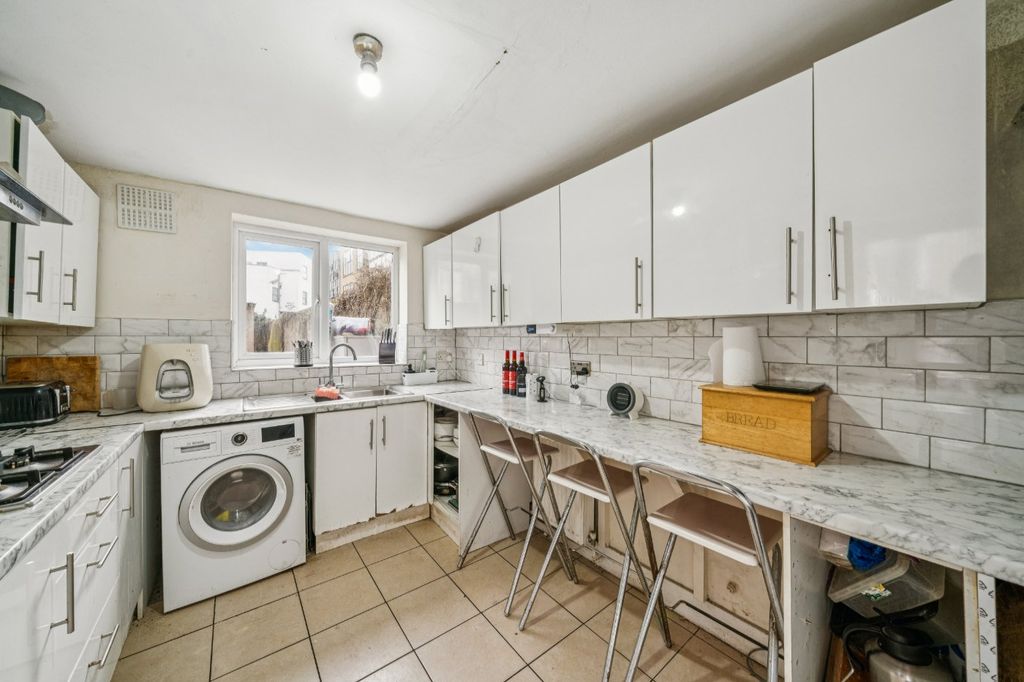 Property photo 2 of 9 Picture No. 10