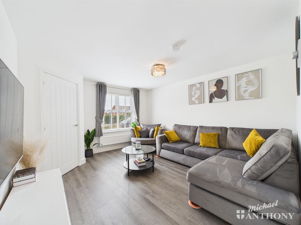 Property photo 2 of 16 Cam02773G0-Pr0305-Still018