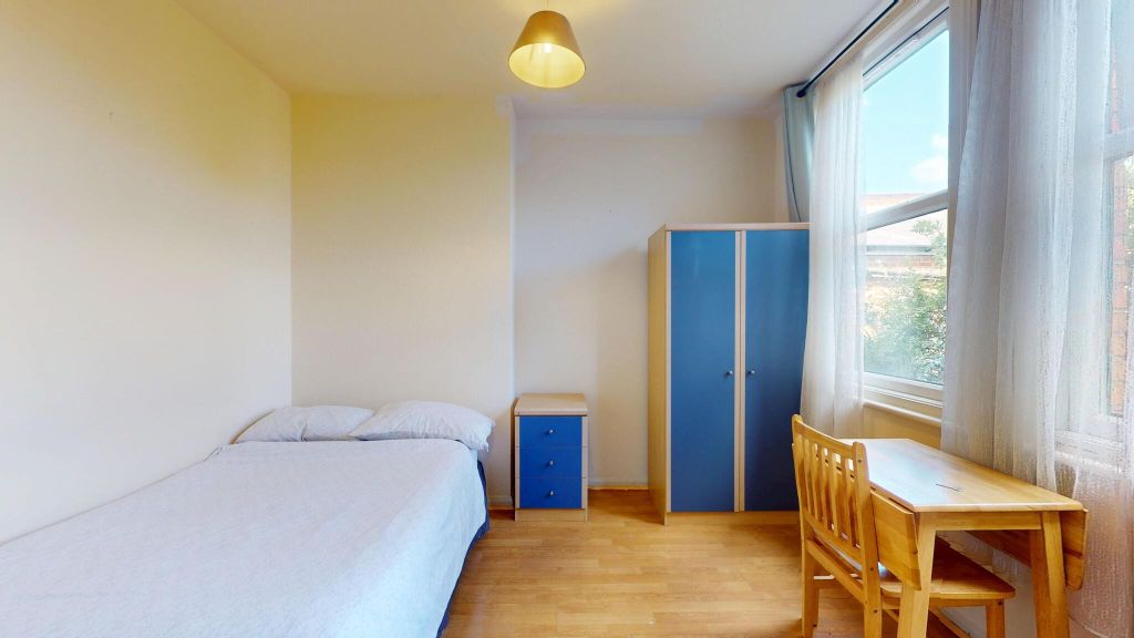 Property photo 1 of 7 Bedroom