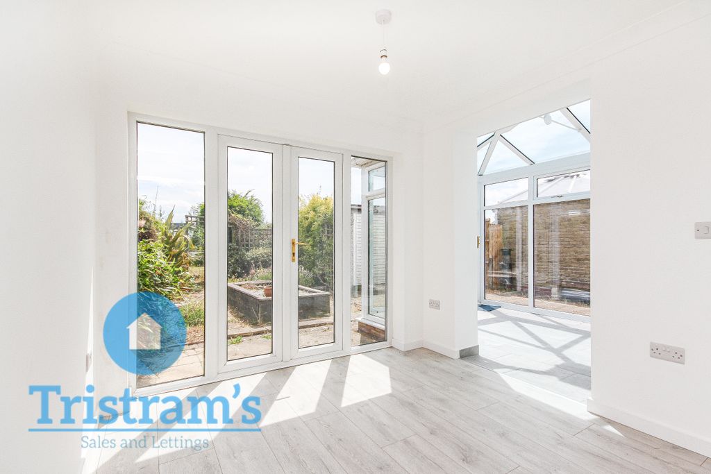 Property photo 3 of 17 Img_0895