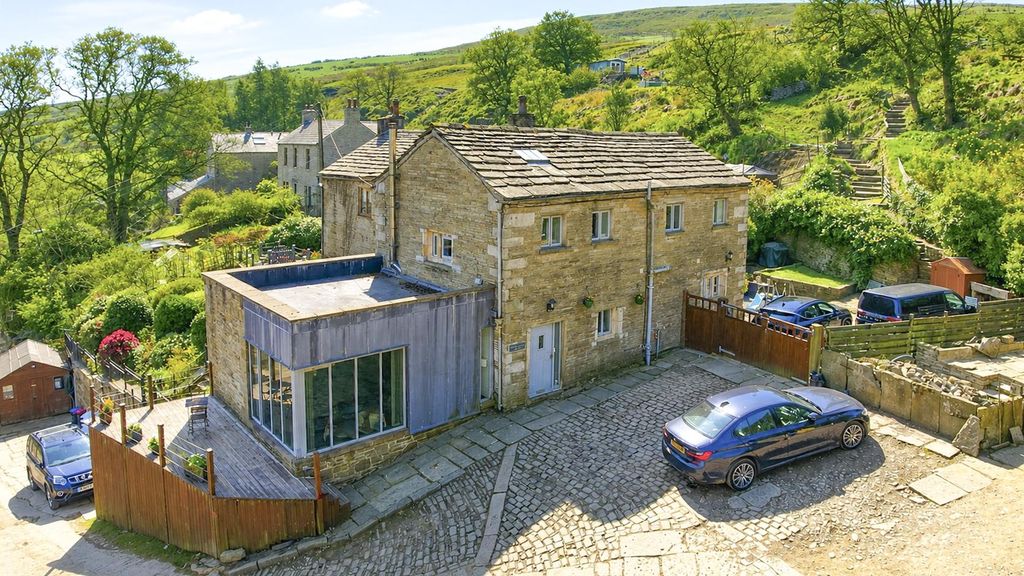 Property photo 1 of 40 Aerial External