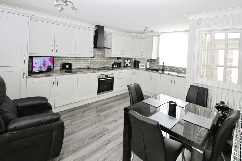Property photo 3 of 16 Fitted Dining Kitchen