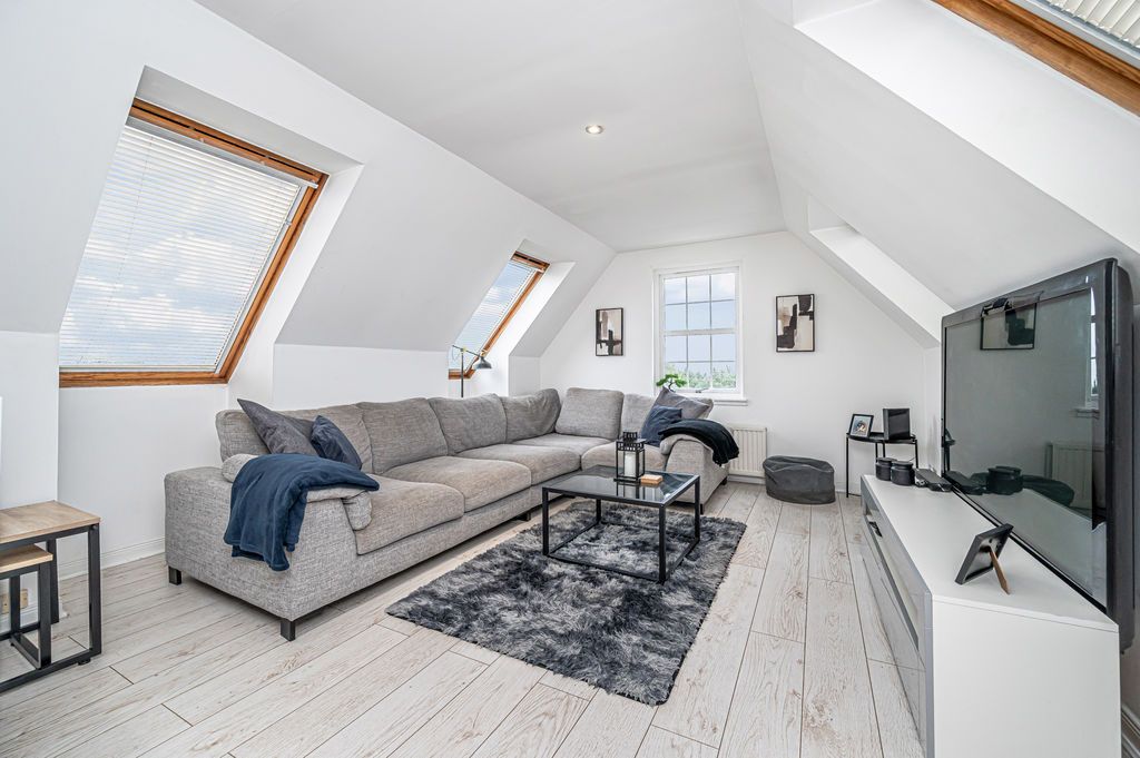 Property photo 3 of 33 Lounge With Open Plan Dining