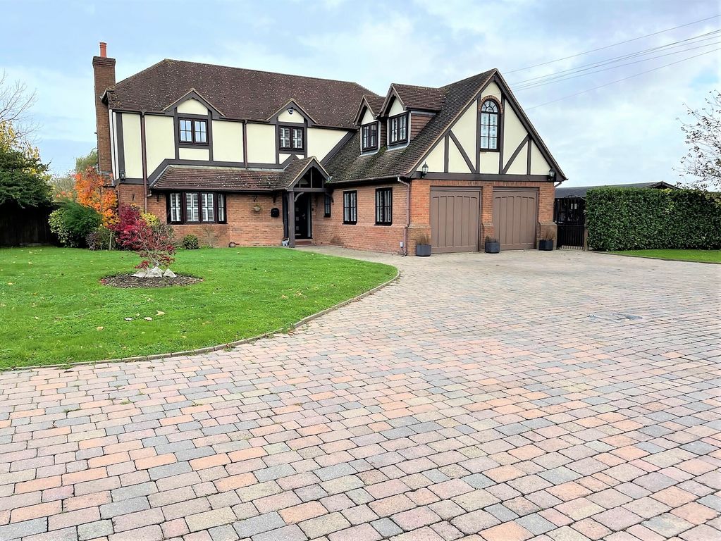 Property photo 2 of 26