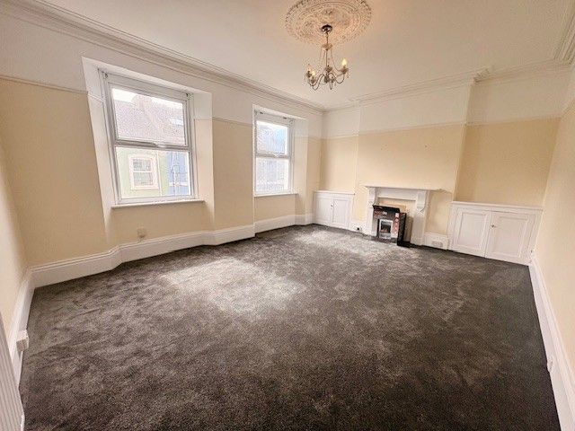 Property photo 1 of 17 Image