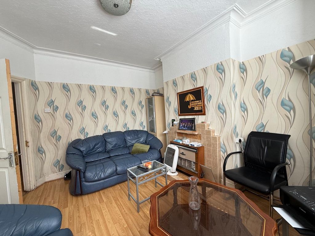Property photo 3 of 14