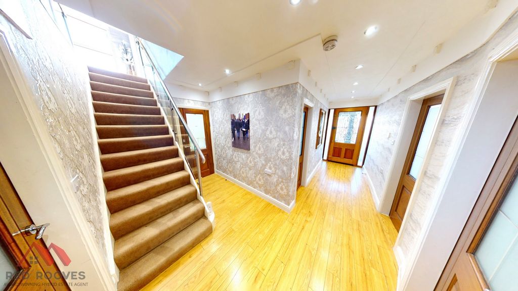 Property photo 2 of 45 Hallway