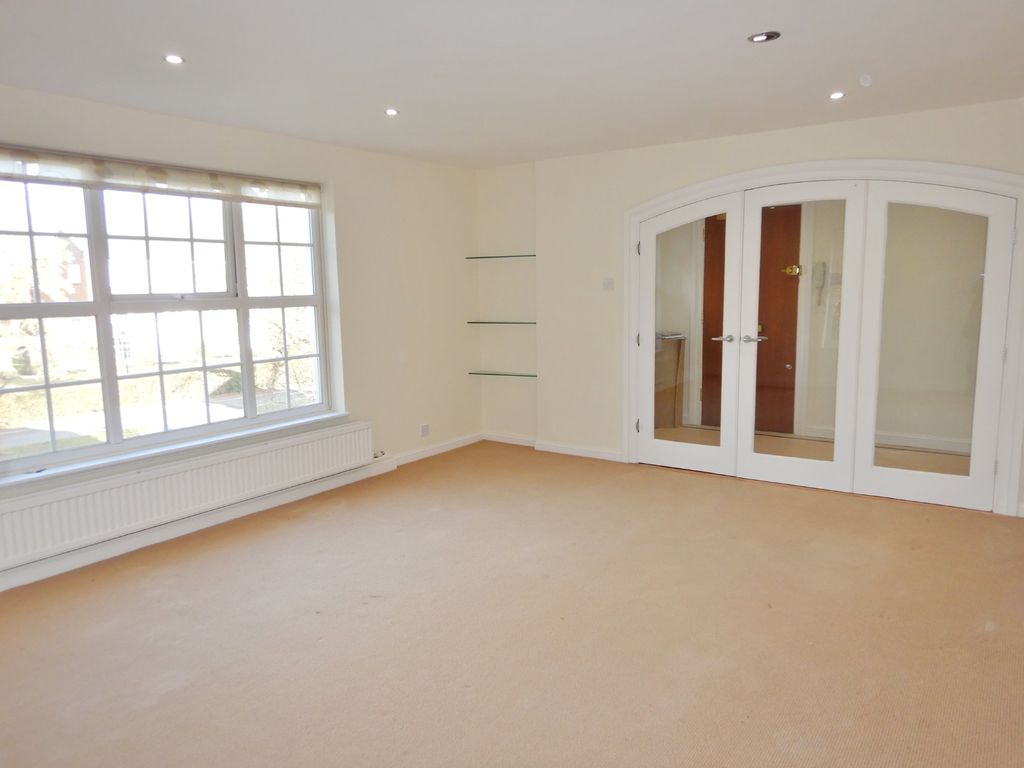 Property photo 3 of 19 Photo 03