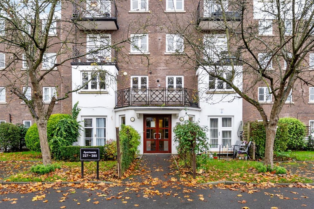 Property photo 3 of 7 Brompton Park Crescent 234 Sw6 Ph13.Jpg