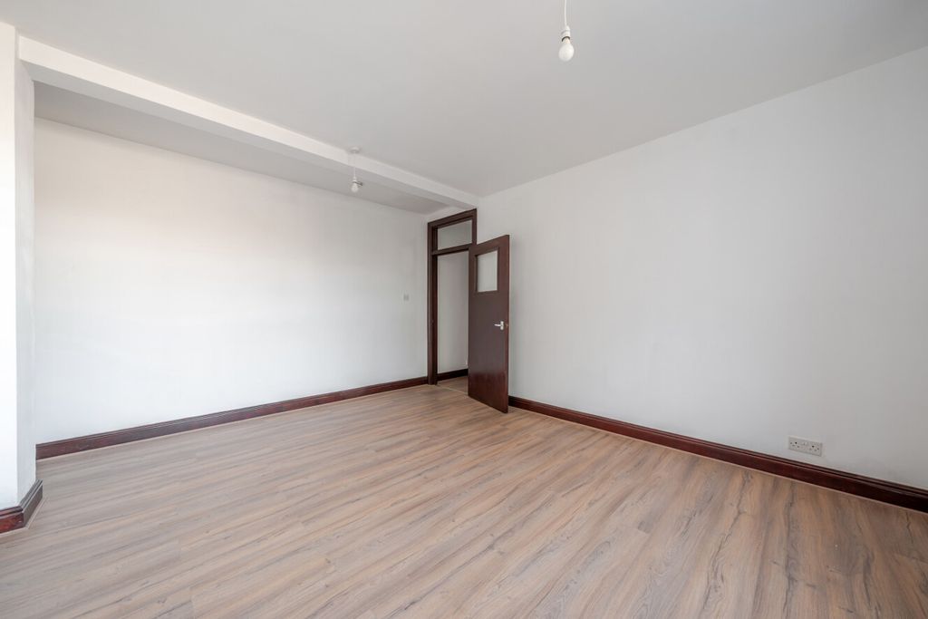 Property photo 2 of 7 1493706-5-6A5504B...