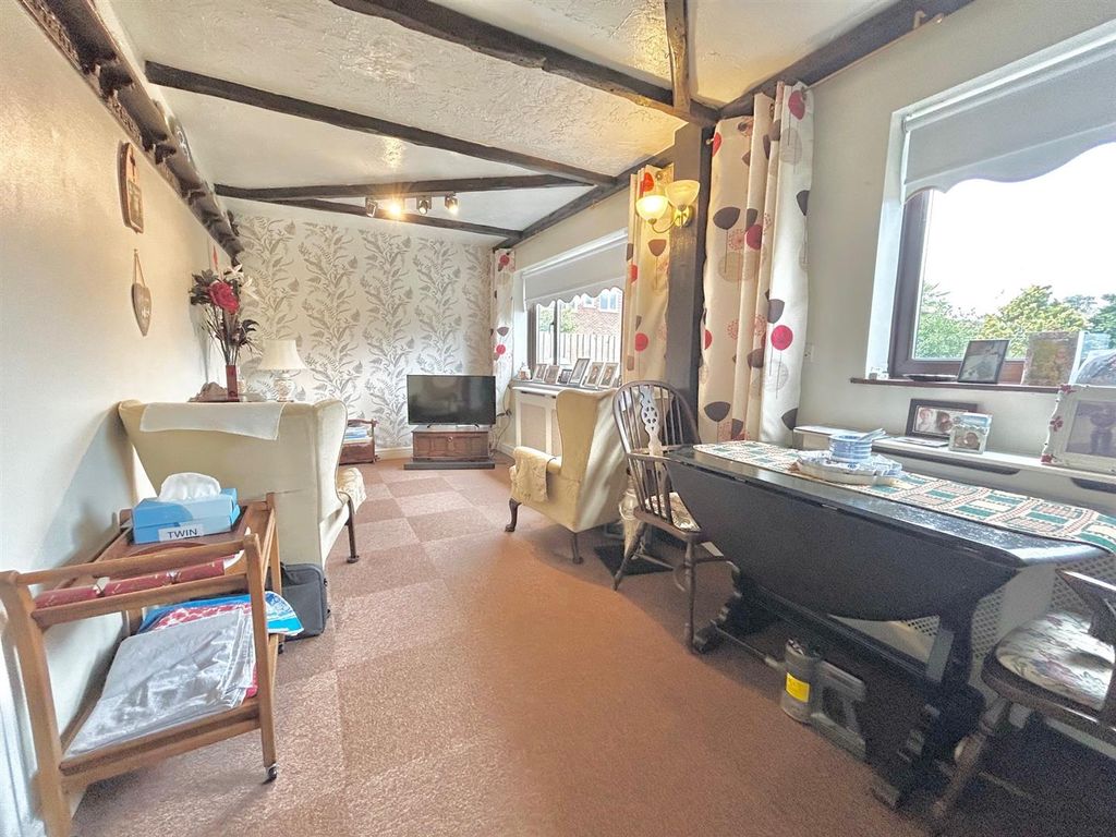 Property photo 3 of 11 Dining Room.Jpg