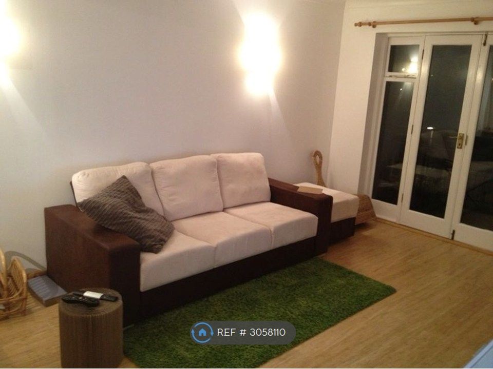 Property photo 3 of 8 Lounge