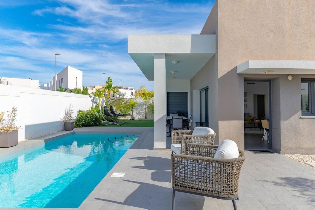 Property photo 2 of 29