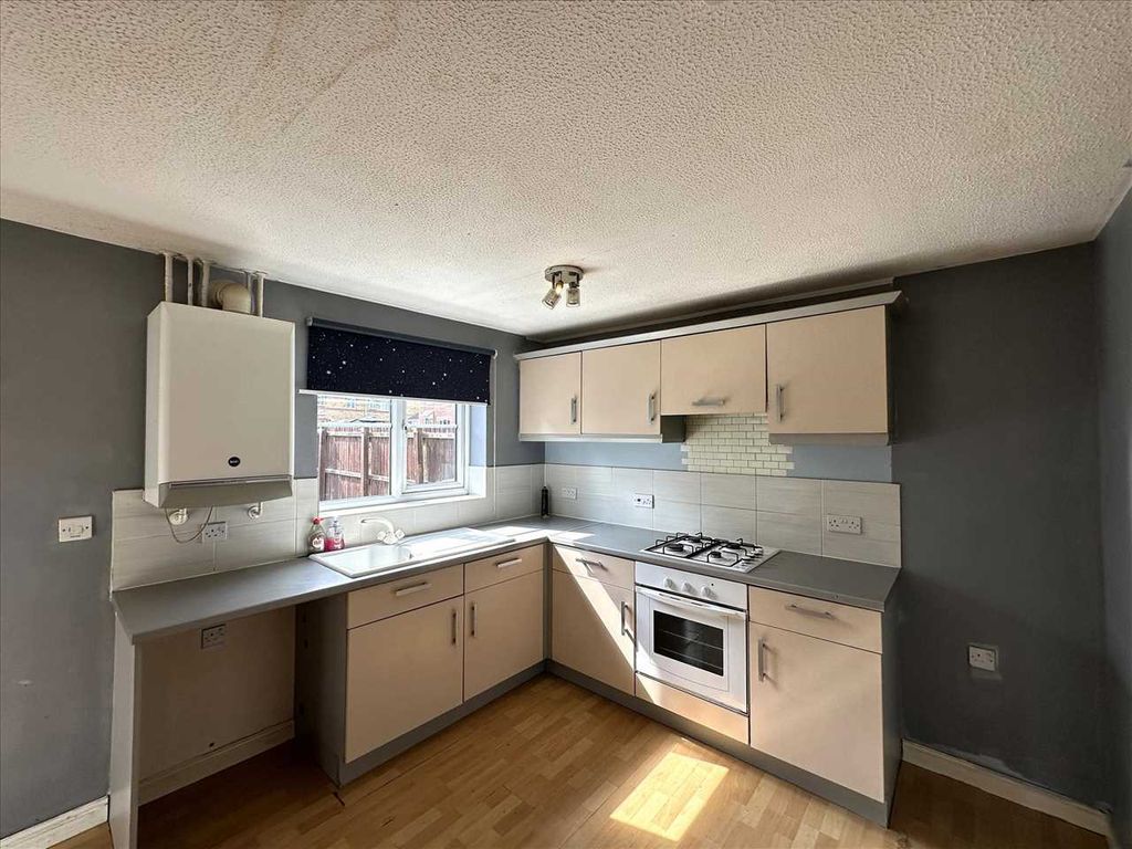 Property photo 3 of 11 Ground Floor