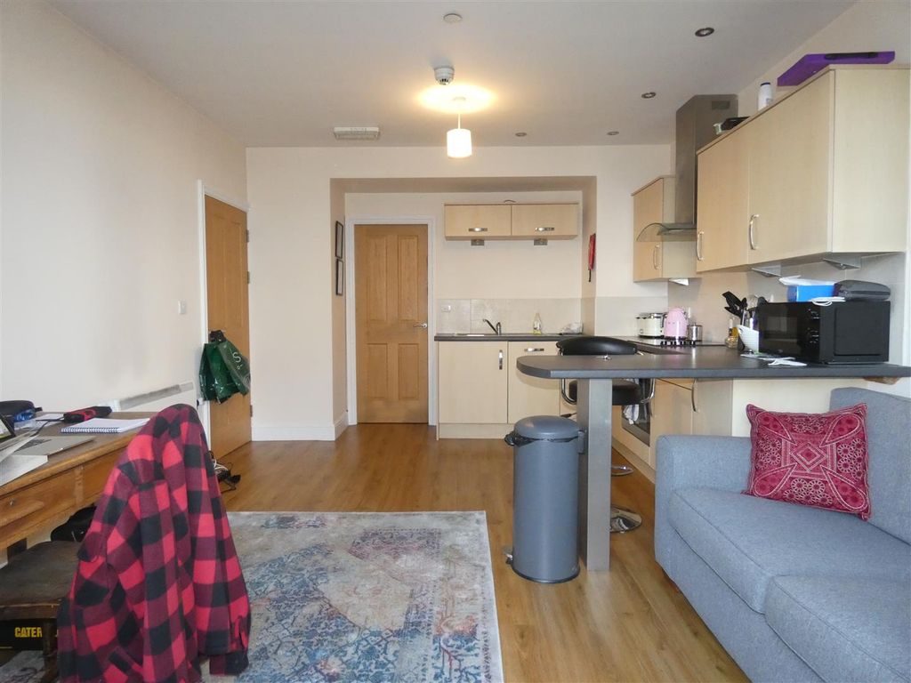 Property photo 3 of 7 F2, 9 Mona Tce  (7).Jpg